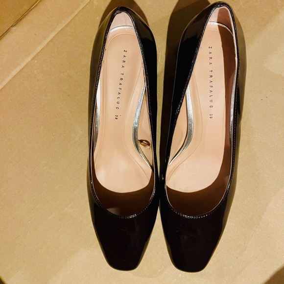 Zara Trafaluc pumps,size euro 39in deep wine red, brand new.Were too big on me. - Picture 2 of 2